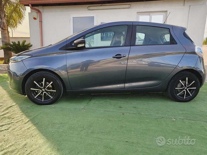 Usata Renault Zoe Life 67 kW (92 CV) 2018 Grigio Utilitaria