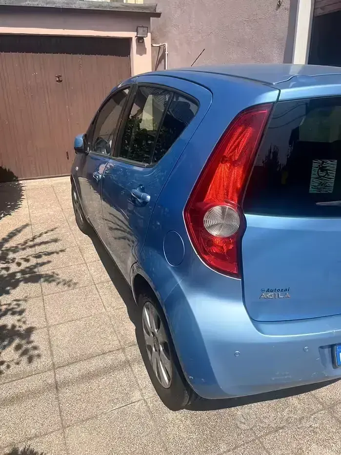 Usata Opel Agila 86 CV (63 kW) 2012 Bluazzurro Utilitaria