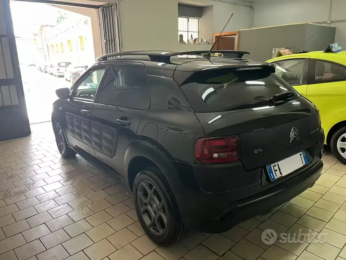 Usata Citroën C4 Cactus Shine 99 CV (72 kW) 2016 Nero Utilitaria