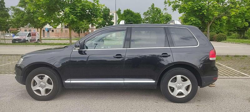 Usata VW Touareg 224 CV (164 kW) 2005 Nero SUV
