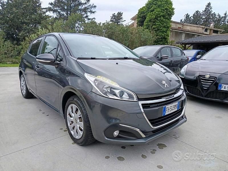 Usata Peugeot 208 75 CV (55 kW) 2017 Utilitaria