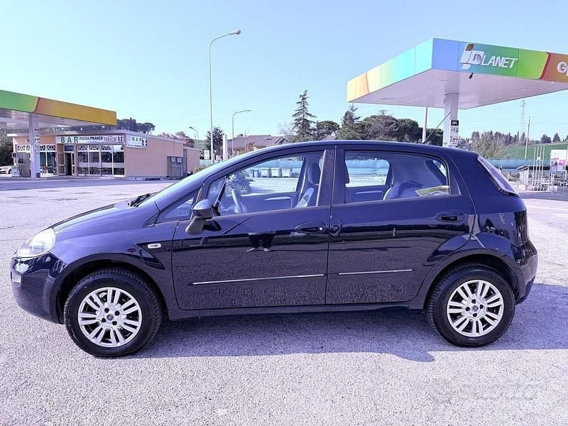 Usata Fiat Punto 69 CV (50 kW) 2012 Blu Utilitaria