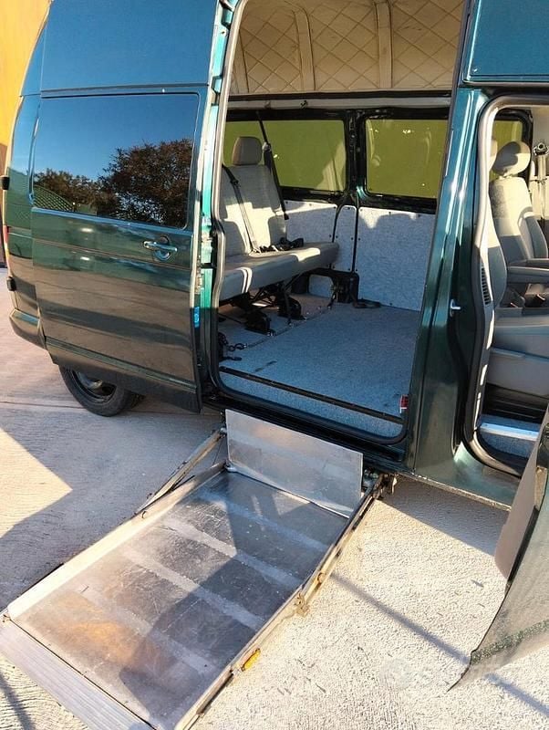 Usata VW Caravelle 130 CV (95 kW) 2006 Monovolume