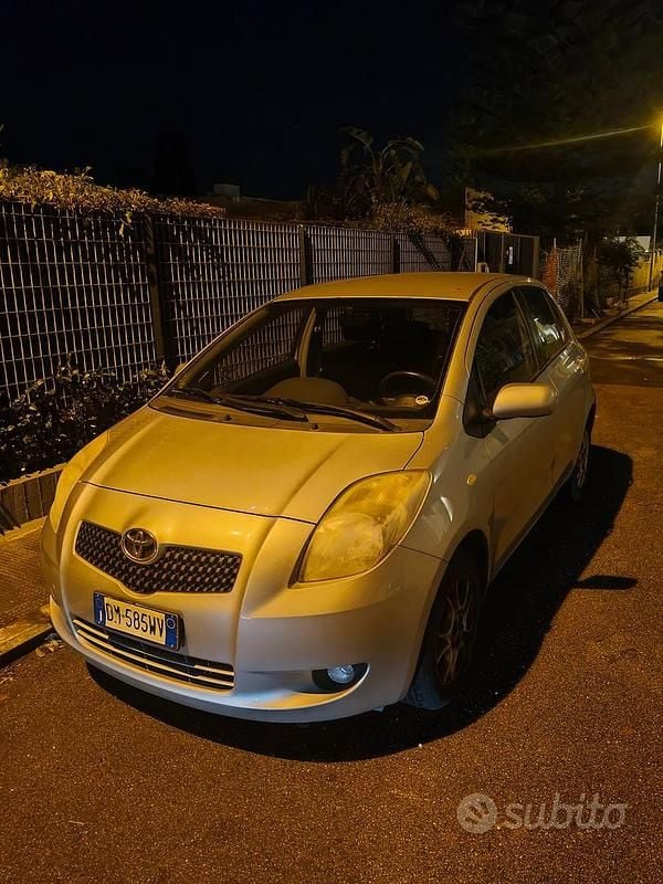 Usata Toyota Yaris 87 CV (63 kW) 2008 Grigio Berlina