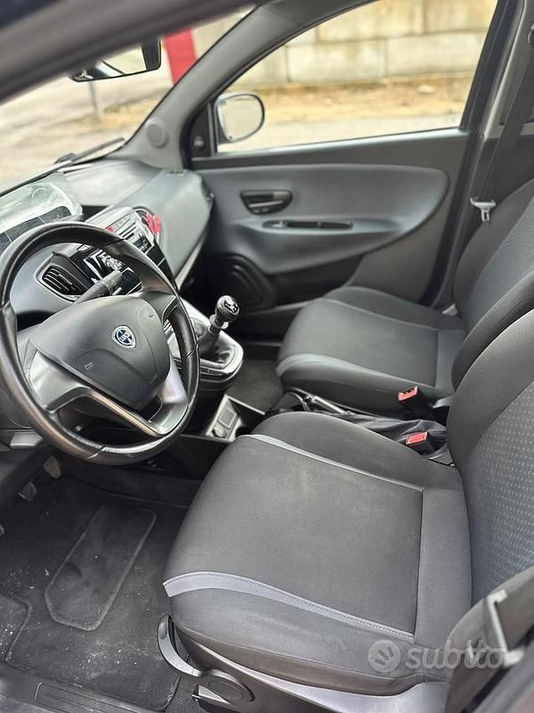 Usata Lancia Ypsilon 69 CV (50 kW) 2016 Utilitaria