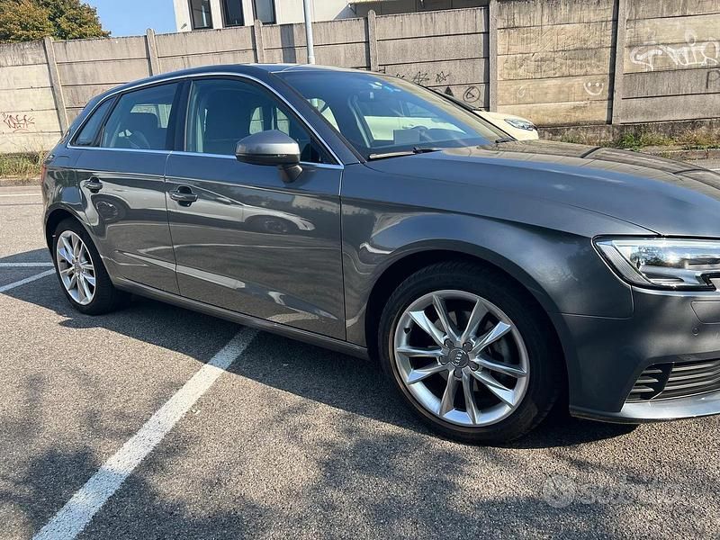 Grigio Usata 2018 Audi A3 Tre volumi | 16.500 € (Buon prezzo) - Immagine 1/4