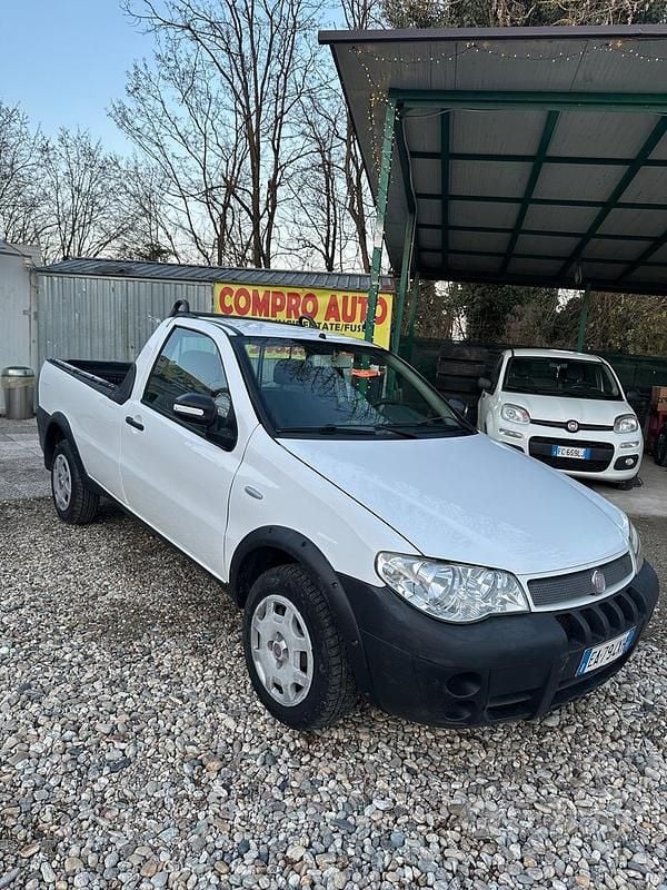 Usata Fiat Strada 84 CV (61 kW) 2010 Bianco Pick-up