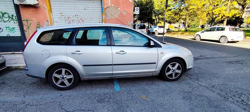 Usata Ford Focus Style 90 CV (66 kW) 2007 Grigio Station wagon