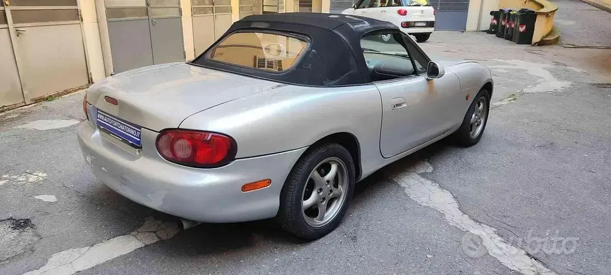 Usata Mazda MX5 110 CV (80 kW) 2003 Grigio metallizzato Cabrio