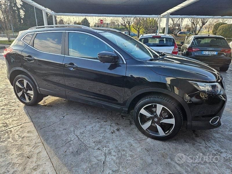 Usata Nissan Qashqai Tekna 110 CV (80 kW) 2015 Grigio scuro metallizzato SUV