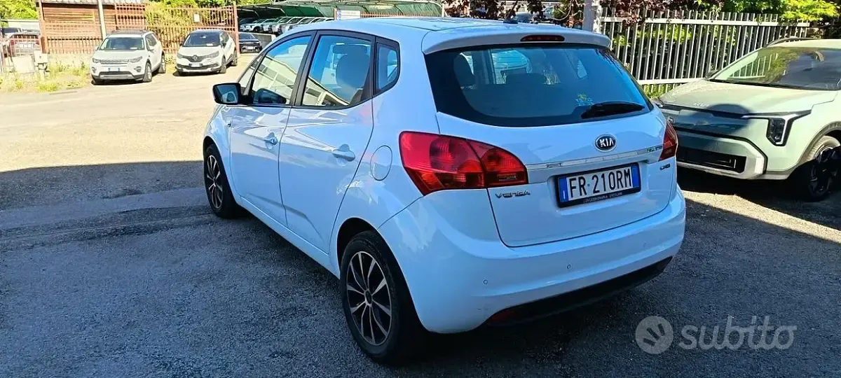 Usata Kia Venga 90 CV (66 kW) 2018 Bianco Utilitaria