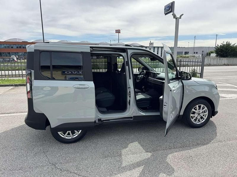 Nuova Ford Tourneo Courier Titanium 125 CV (91 kW) 2025 Cactus grey Monovolume