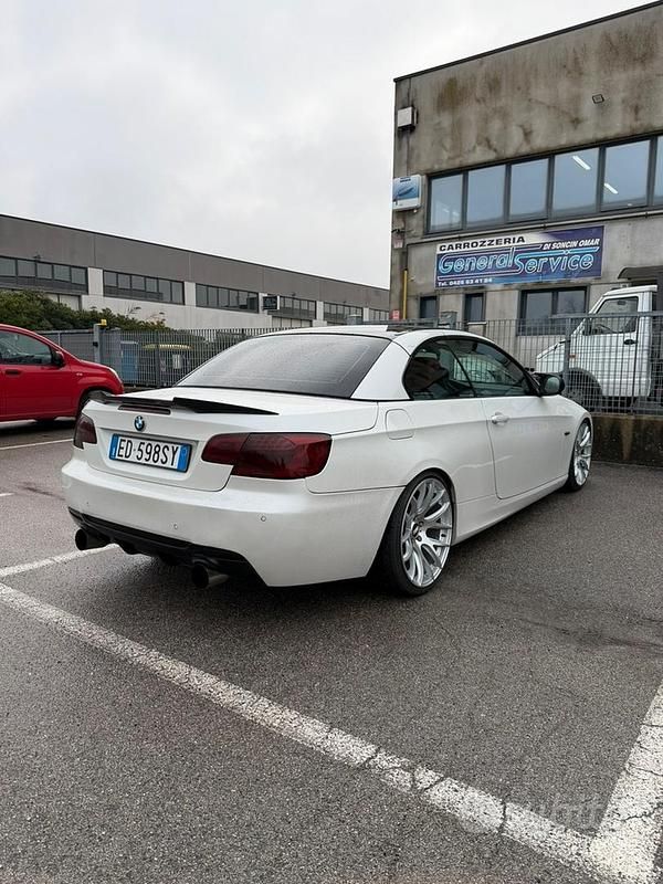 Usata BMW 330 Cabriolet 245 CV (180 kW) 2011 Bianco Cabrio