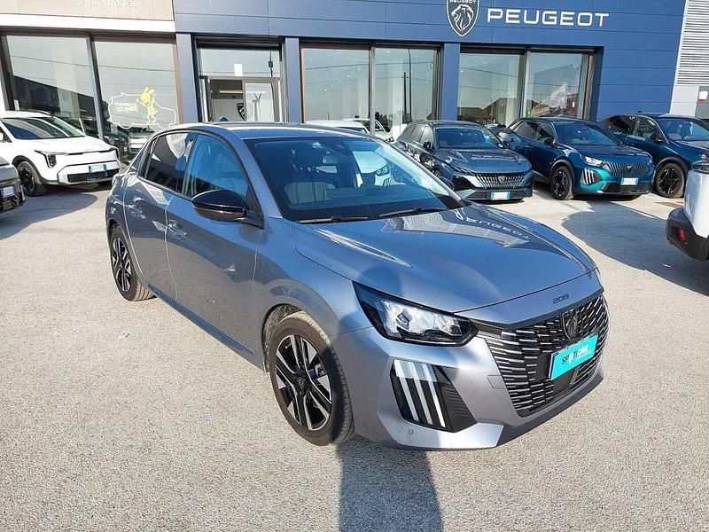 Usata Peugeot 208 Allure 101 CV (74 kW) 2025 Grigio Utilitaria