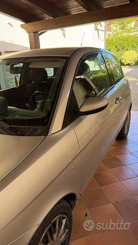 Usata Lancia Ypsilon 60 CV (44 kW) 2007 Grigio Utilitaria