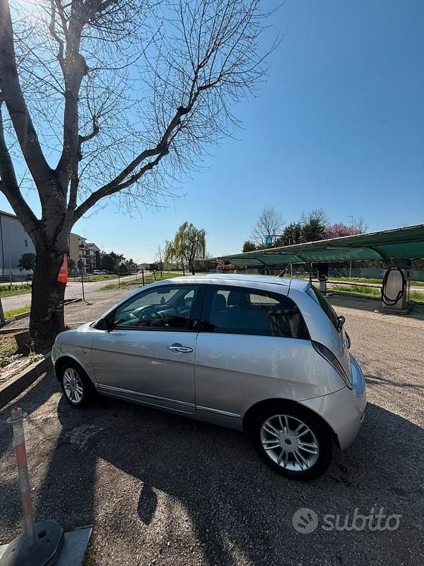 Usata Lancia Ypsilon 2004 Grigio Utilitaria