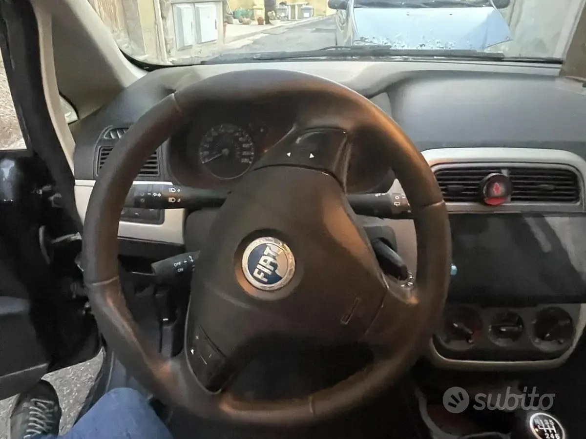 Usata Fiat Grande Punto 90 CV (66 kW) 2005 Nero Utilitaria