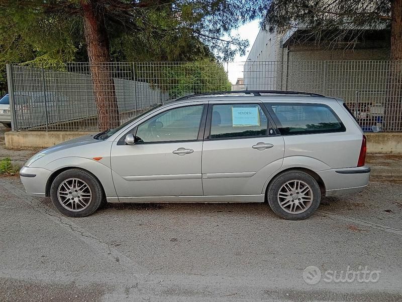 Usata Ford Focus Ghia 116 CV (85 kW) 2002 Grigio Station wagon