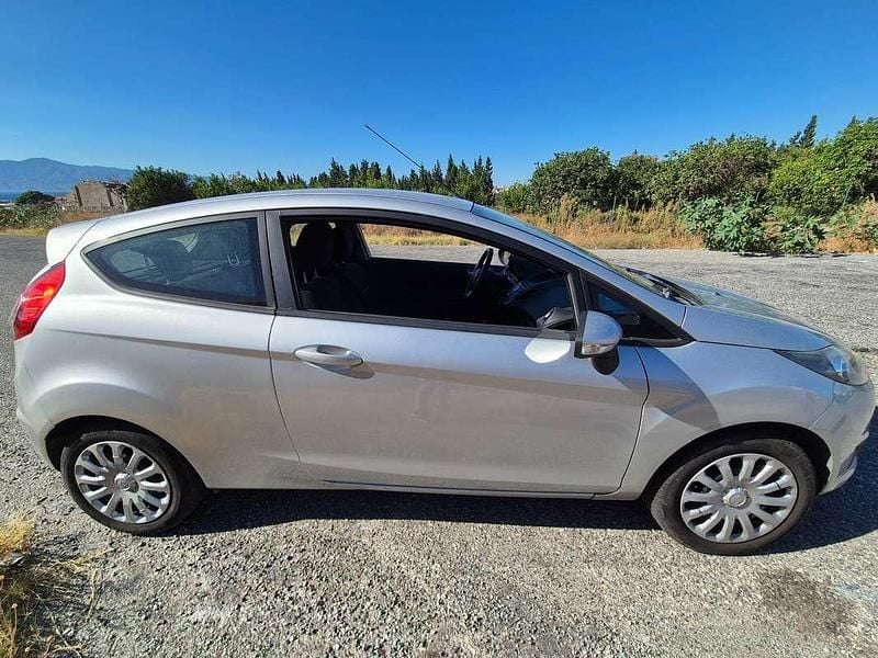 Usata Ford Fiesta 75 CV (55 kW) 2017 Argento Utilitaria