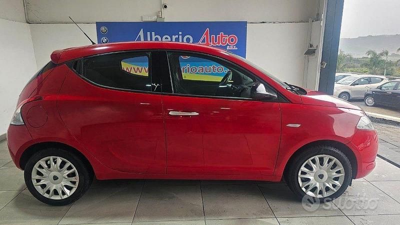 Usata Lancia Ypsilon Gold 69 CV (50 kW) 2012 Rosso Utilitaria