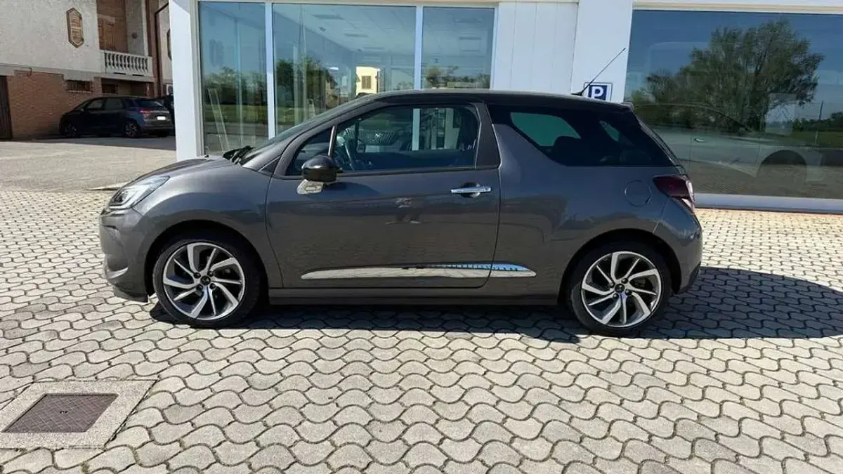 Usata DS Automobiles DS3 Sport Chic 75 CV (55 kW) 2018 Grigio platinum Berlina
