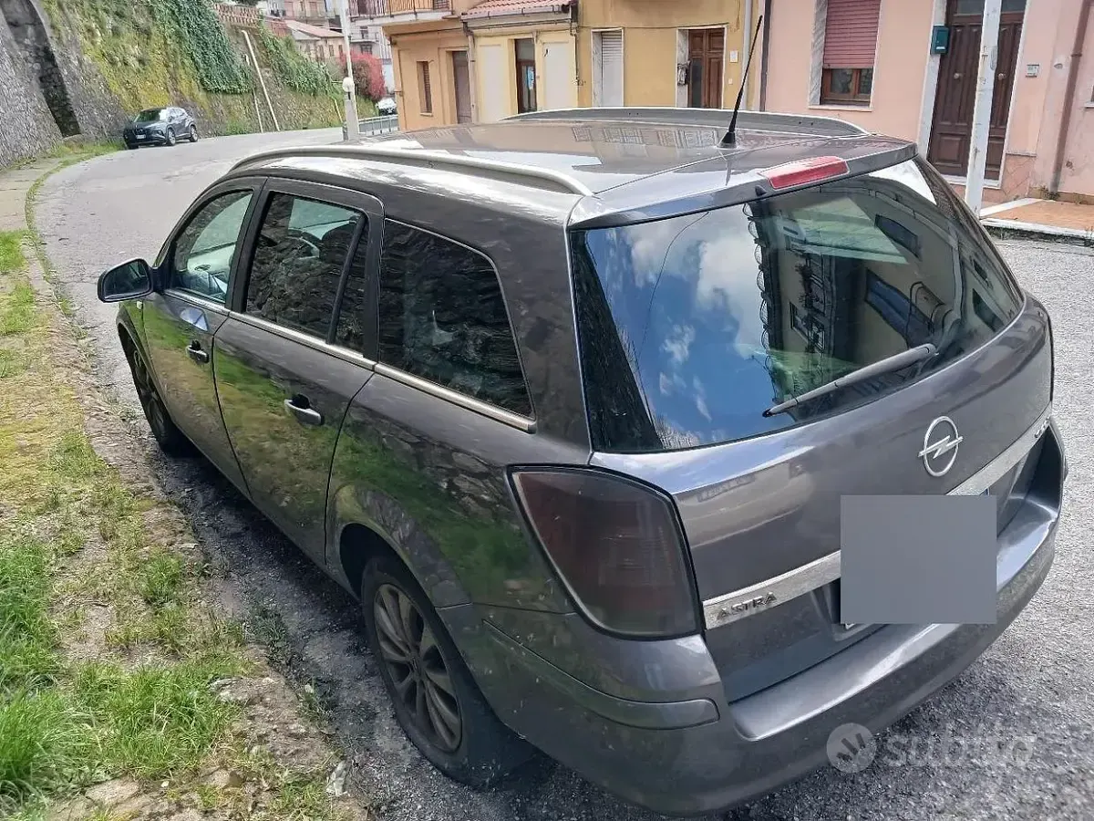 Usata Opel Astra 110 CV (80 kW) 2010 Grigio Station wagon