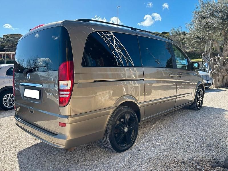 Usata Mercedes Viano 224 CV (164 kW) 2011 Marrone Monovolume