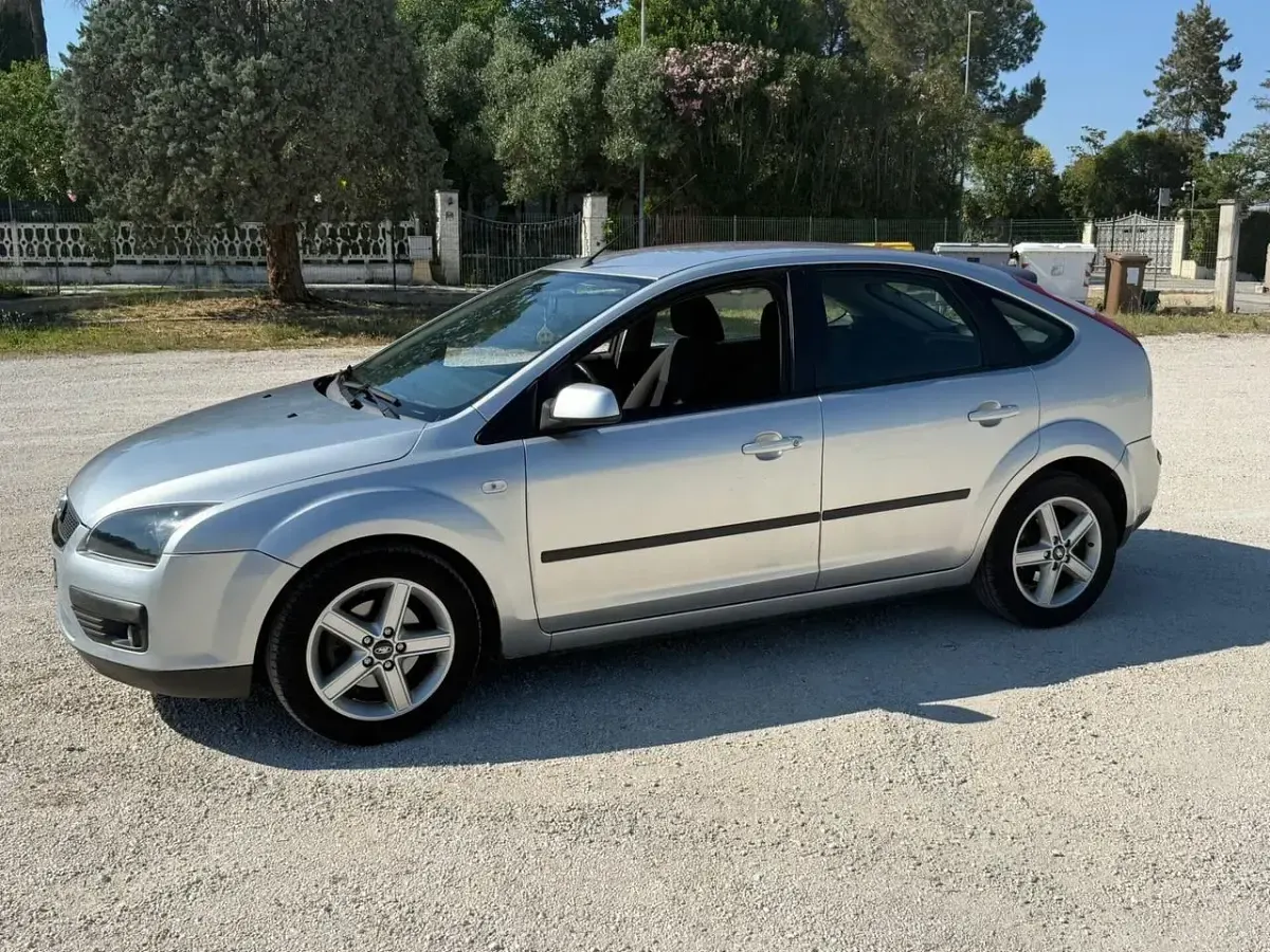 Usata Ford Focus 90 CV (66 kW) 2007 Argento Berlina