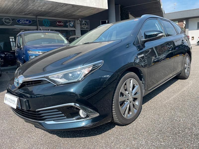 Usata Toyota Auris Touring Sports Lounge 99 CV (72 kW) 2017 Blu Station wagon
