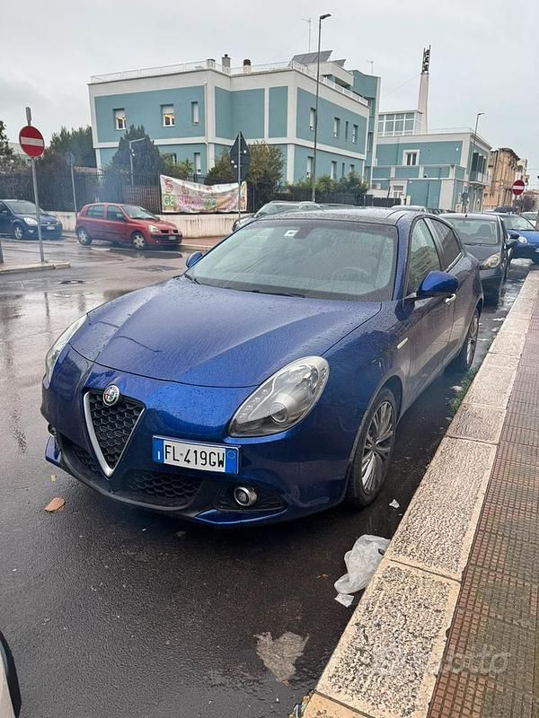 Usata Alfa Romeo Giulietta 120 CV (88 kW) 2017 Blu Utilitaria