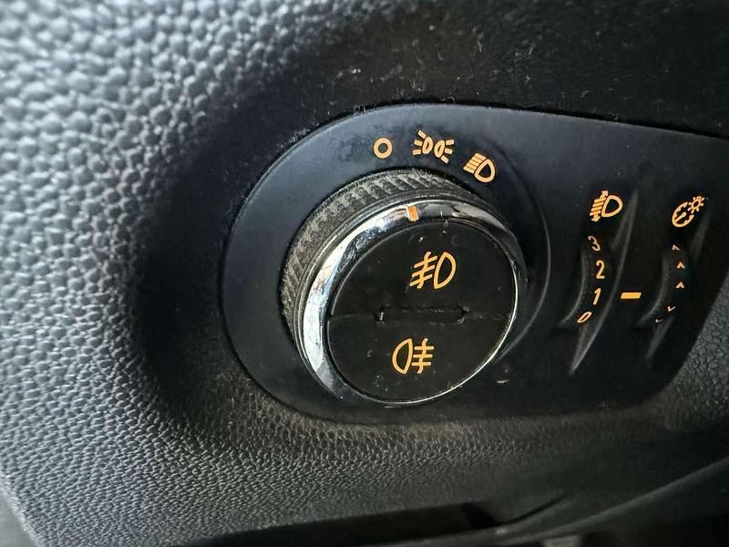 Usata Toyota Yaris Hybrid Style 75 CV (55 kW) 2015 Bianco Berlina