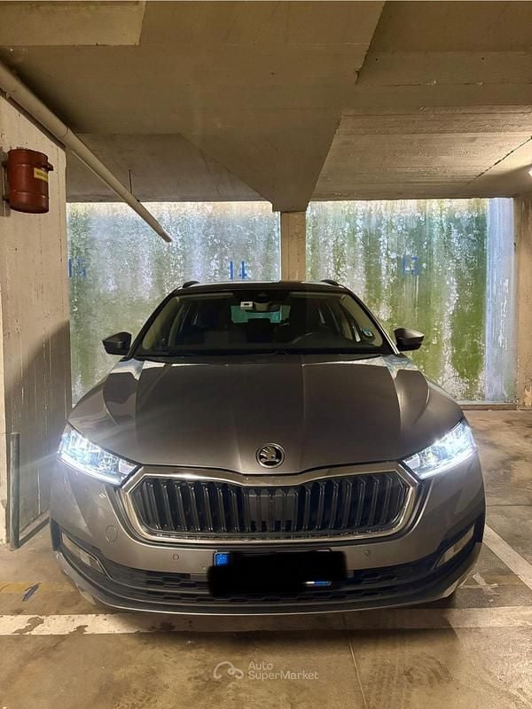 Usata Skoda Octavia 110 CV (80 kW) 2023 Gray Station wagon
