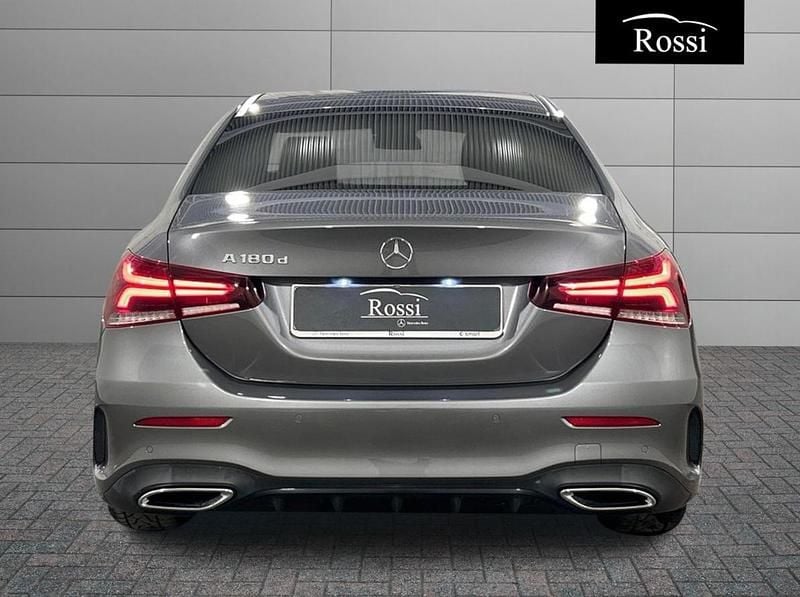Usata Mercedes A180 Premium 116 CV (85 kW) 2019 Grigio Berlina
