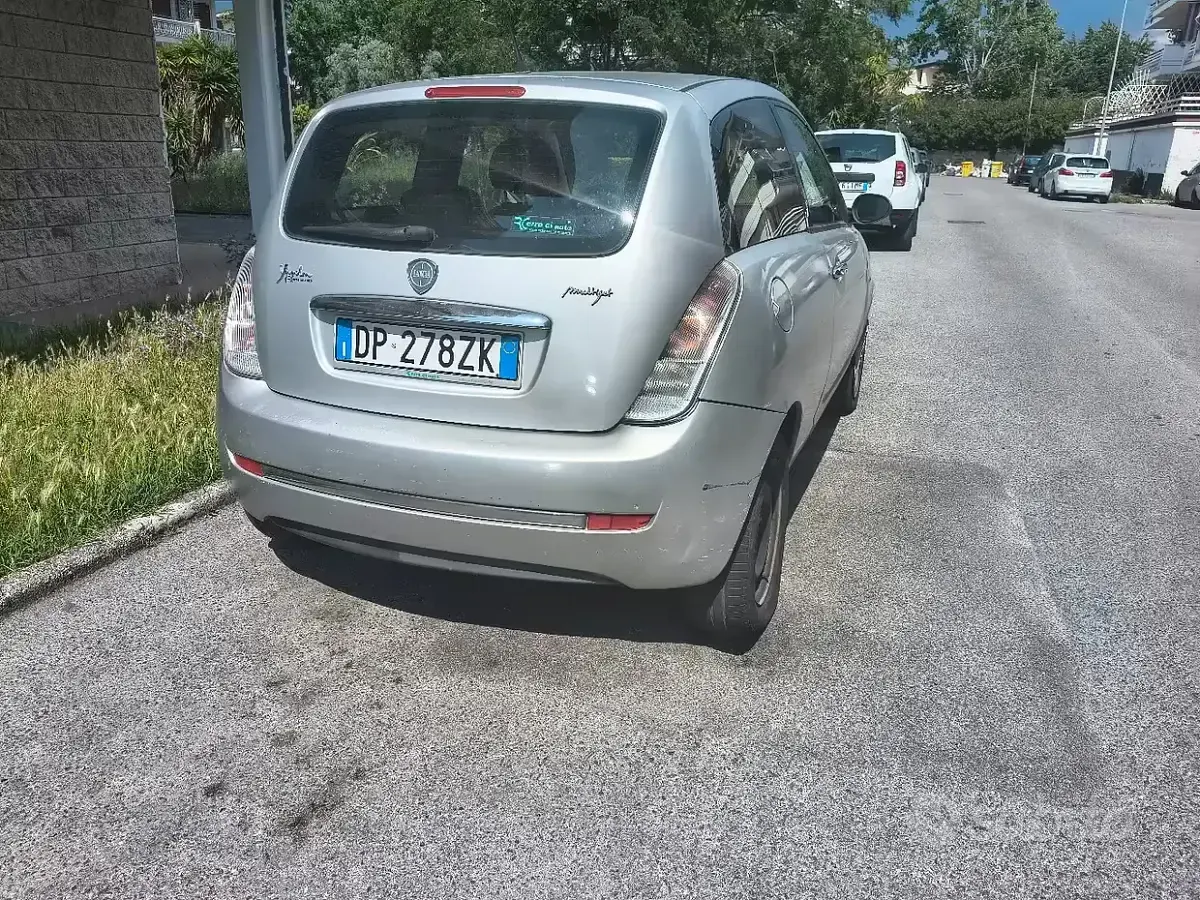 Usata Lancia Ypsilon 75 CV (55 kW) 2008 Grigio Utilitaria