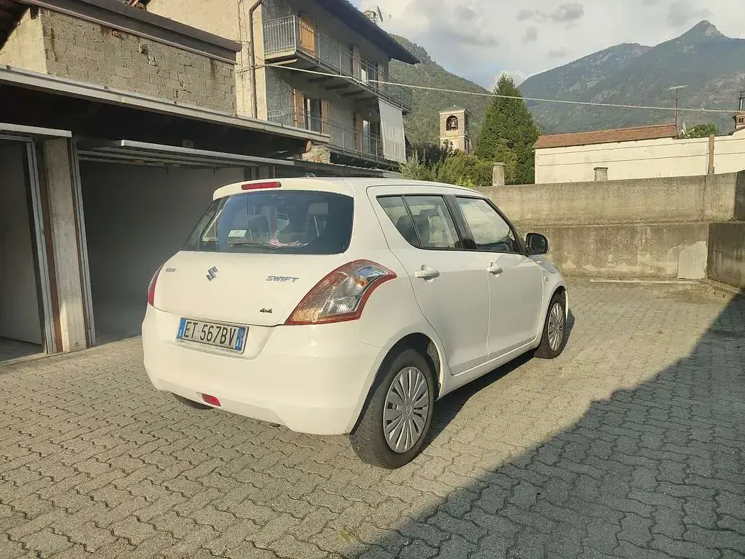 Usata Suzuki Swift 94 CV (69 kW) 2013 Bianco Utilitaria