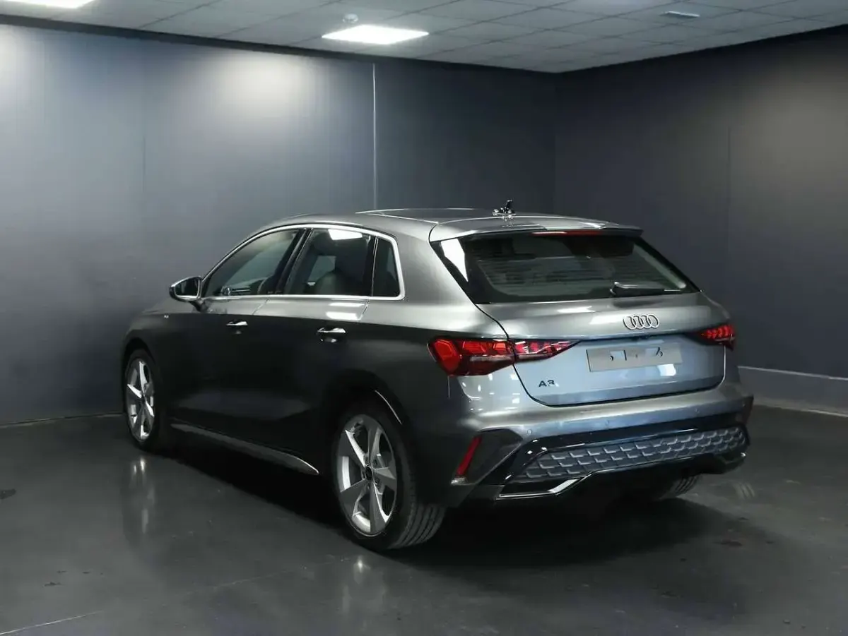 Nuova Audi A3 S-Line 150 CV (110 kW) 2025 Grigio daytona Berlina