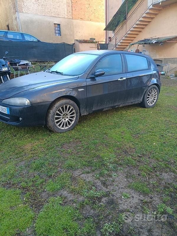 Usata Alfa Romeo 147 105 CV (77 kW) 2006 Nero Utilitaria