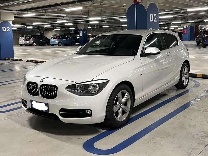 Bianco Usata 2013 BMW 118 Sport Line Due volumi | 8000 € (Buon prezzo) - Immagine 1/4