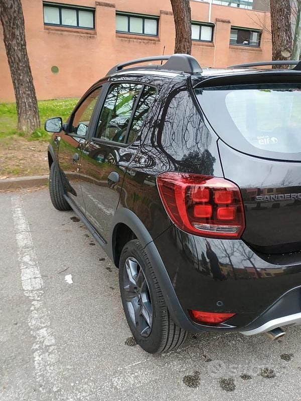 Usata Dacia Sandero 90 CV (66 kW) 2017 Nero SUV