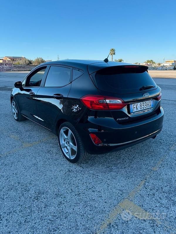 Usata Ford Fiesta 85 CV (62 kW) 2018 Nero Utilitaria