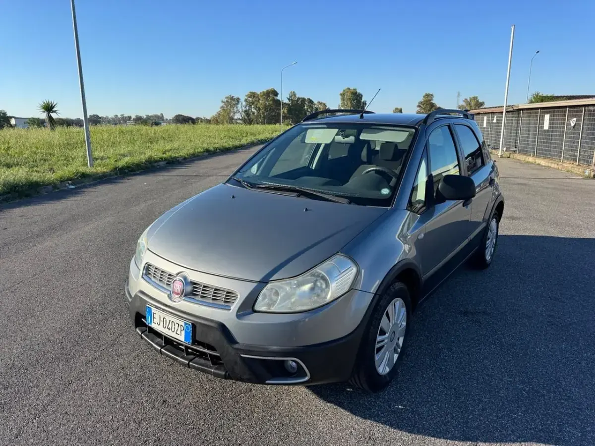 Usata Fiat Sedici Emotion 119 CV (87 kW) 2012 Argento SUV