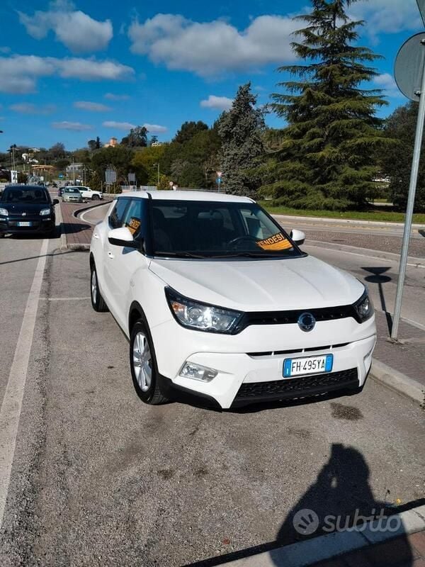 Bianco Usata 2017 Ssangyong (KGM) Tivoli SUV | 8000 € (Buon prezzo) - Immagine 1/4