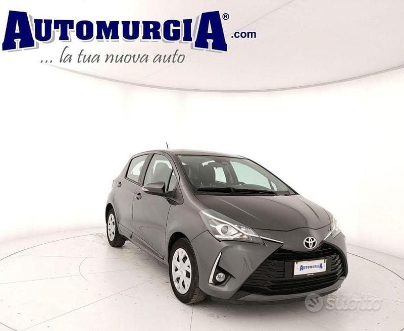 Usata Toyota Yaris Active 69 CV (50 kW) 2018 Grigio Berlina