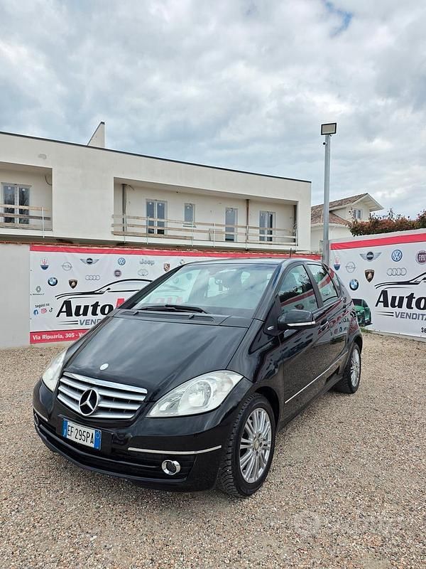 Usata Mercedes A180 Elegance 108 CV (79 kW) 2011 Nero Berlina