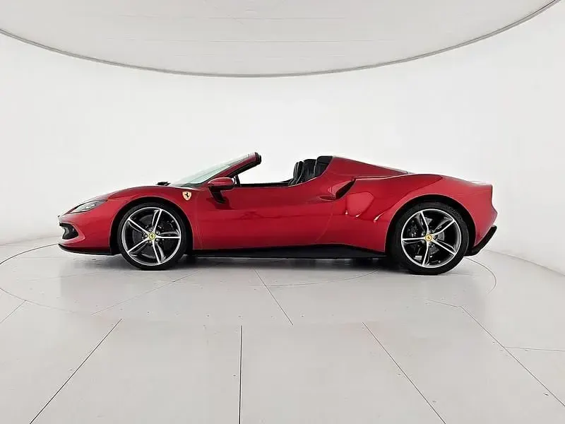 Usata Ferrari 296 663 CV (487 kW) 2025 Rosso Cabrio