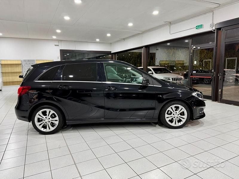 Usata Mercedes B200 Premium 135 CV (99 kW) 2016 Nero Monovolume