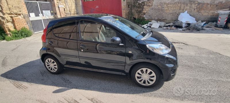 Usata Peugeot 107 68 CV (50 kW) 2011 Nero Utilitaria