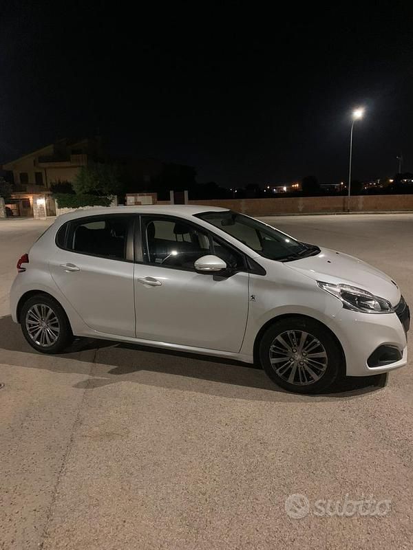 Usata Peugeot 208 82 CV (60 kW) 2019 Bianco Utilitaria