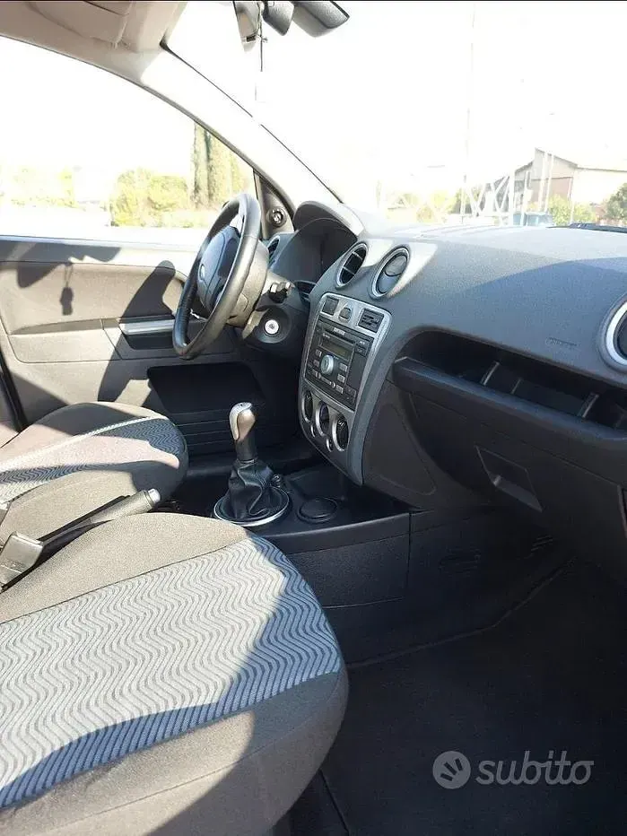 Usata Ford Fusion 68 CV (50 kW) 2008 Grigio Utilitaria