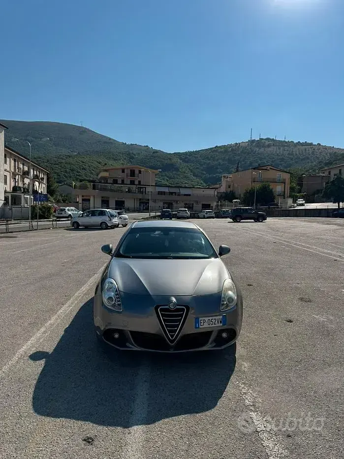 Usata Alfa Romeo Giulietta 105 CV (77 kW) 2013 Bluazzurro Utilitaria